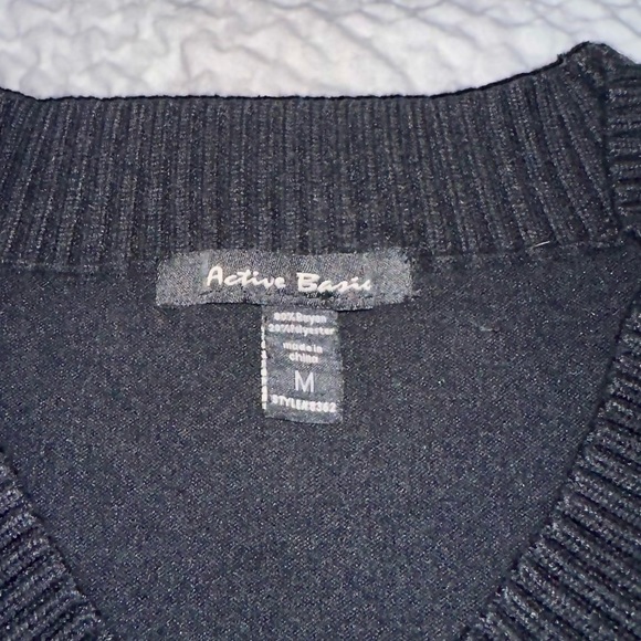 Cute sweater - Picture 2 of 2